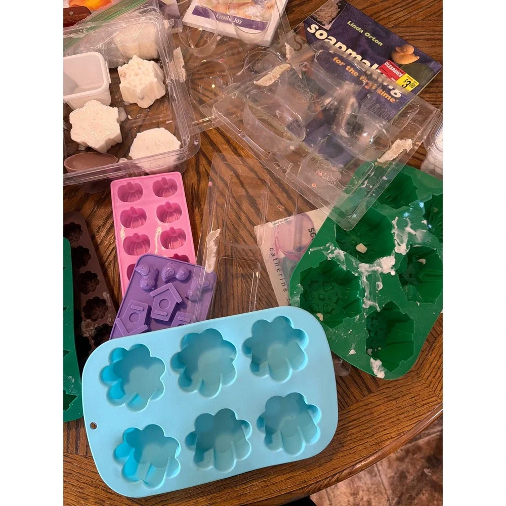 Life of the Party Goat Milk Soap Making Kit Silicone Molds Dyes Books Cutter 5lb